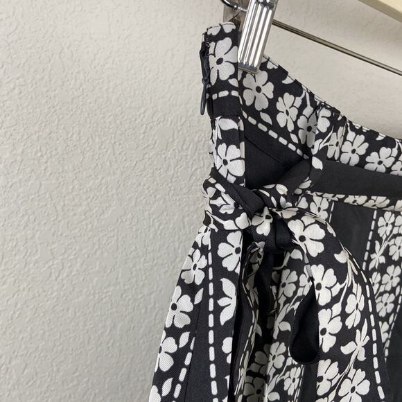 NWT Ann Taylor Black and White Floral Skirt size 6 - Picture 3 of 8